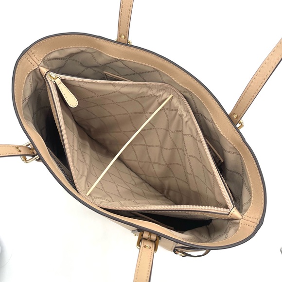 Michael Kors Voyager East West Tote Bag - Picture 11 of 12